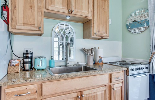 Wells Apartment | ‘Livin Wells' Retreat, 2 Mi to Drakes Island Beach