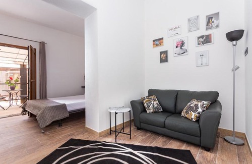 Pirri Bed & Breakfast | Living G Room
