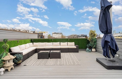 Edgehill House | Living It Up in Edgehill Nashville! Amazing Downtown Rooftop!