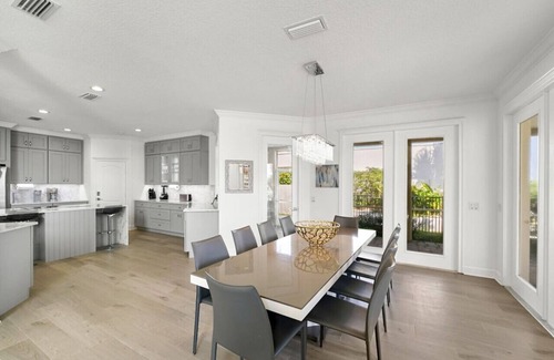 Crescent Beach House | Living Luxe |A 5-star holiday getaway!