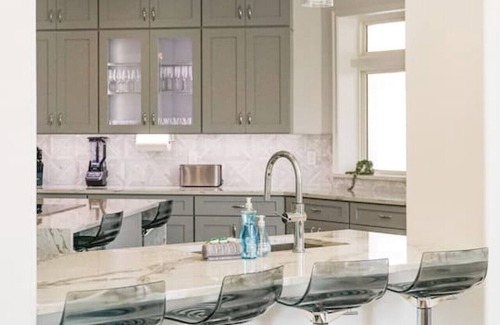 Crescent Beach House | Living Luxe |A 5-star holiday getaway!