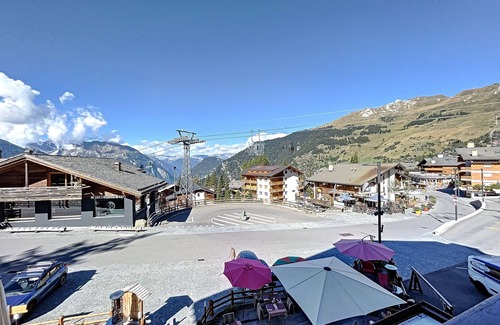 Verbier Apartment | Living room with sofa bed, two beds in the entrance hall, open-plan kitchen with 2 hotplates and Nes