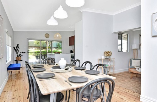 Soldiers Point House | Living The Dream - Living The Dream: Cozy retreat with Wi-Fi, BBQ, fireplace, and outdoor area