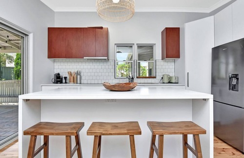 Soldiers Point House | Living The Dream - Living The Dream: Cozy retreat with Wi-Fi, BBQ, fireplace, and outdoor area