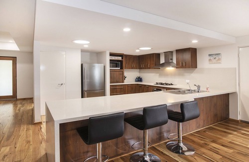 Quindalup House | Living the Dream- Pool, WIFI, Arcade Machine, Ping Pong
