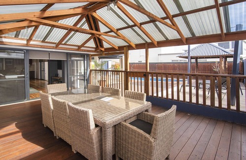 Quindalup House | Living the Dream- Pool, WIFI, Arcade Machine, Ping Pong
