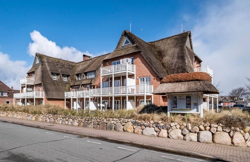 Busum Apartment | Living under thatch - vacation apartment for 4 people