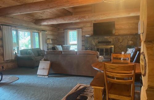 Boundary County House | Living Well Lodge with Panoramic Views