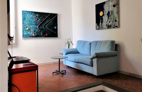 Piombino Apartment | Living with the art of an art designer