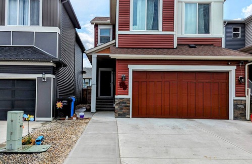 Calgary House | Livingston Howse Haven - Simple & Cozy Private Basement Suite with Free Parking