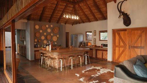 Bela-Bela House | Livingstone Bush Lodge, Mabalingwe