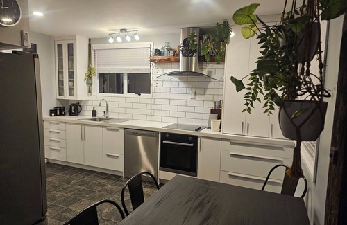 Hokitika House | Livingstone Retreat is perfect for family's & large groups to relax & enjoy!