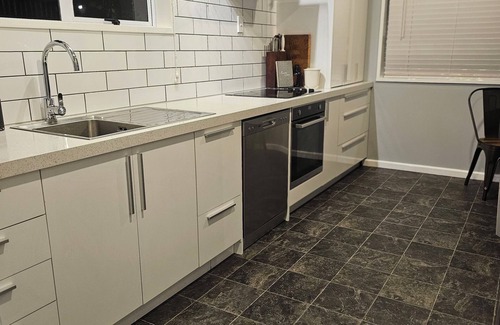 Hokitika House | Livingstone Retreat is perfect for family's & large groups to relax & enjoy!