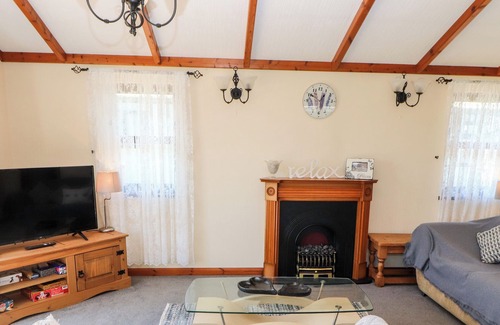 Cockermouth Cottage | LIVINGSTONES LODGE, pet friendly, with a garden in Cockermouth