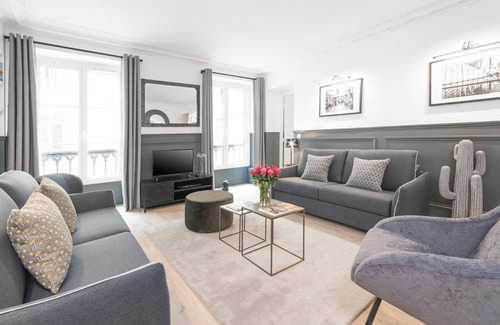2nd Arrondissement Apartment | LivinParis | Luxury 3 Bedrooms Le Louvre II