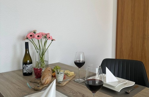 Schonebeck Apartment | Livoro Pequeño Apartment