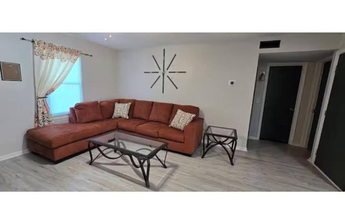 Radcliff Apartment | Liz & Frankie's Place