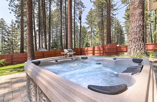Lower Kingsbury House | LK162.The Juniper Cabin: 3 BR, 2 BA House in Stateline, Sleeps 8