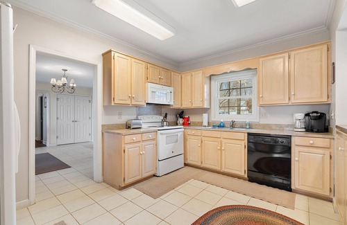 Denver House | LKN Waterfront Point Home!Sleeps 13! Large home&yard! Boating options available