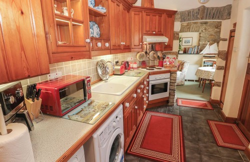 Castlemorris Cottage | LLAETHDY COTTAGE, pet friendly, with a garden in Letterston