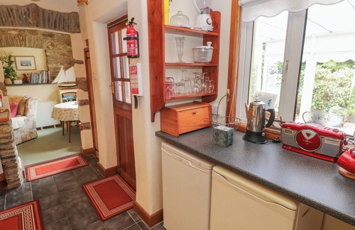 Castlemorris Cottage | LLAETHDY COTTAGE, pet friendly, with a garden in Letterston