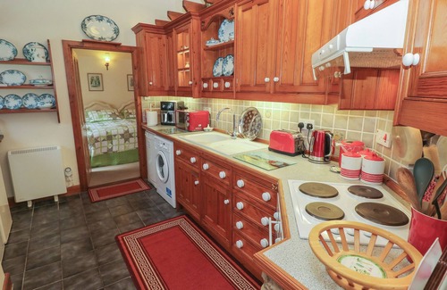 Castlemorris Cottage | LLAETHDY COTTAGE, pet friendly, with a garden in Letterston