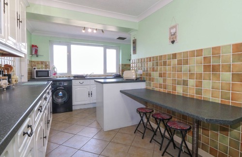Bodorgan House | LLAIN DELYN, pet friendly, character holiday cottage in Malltraeth