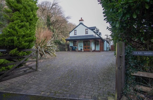 Fishguard House | Llais Afon - 3 Bedroom Holiday Home - Fishguard