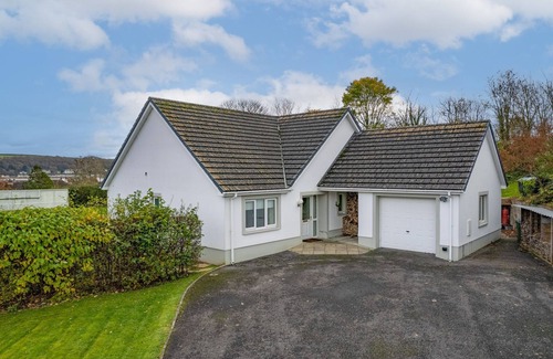 Llansteffan Cottage | Llais Y Mor, A Family, pet friendly home with Coastal Views