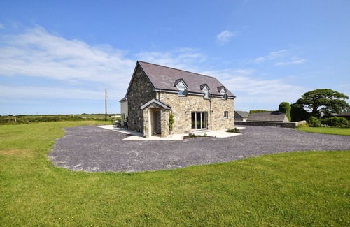 Llanddeusant House | Llanddygfael Hir - Four Bedroom House, Sleeps 8