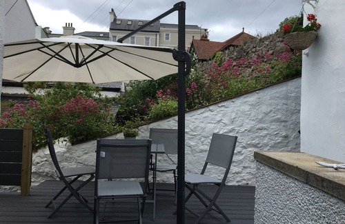 Llandudno Apartment | Llandudno by the Pier & Beaches - Great Location - Bright 2 - Bedroom Apt