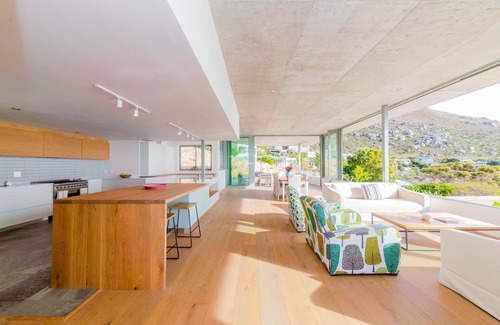 Hout Bay House | Llandudno Family Home with Ocean Views