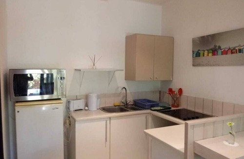 Hout Bay Cottage | Llandudno tranquil water friendly Garden Cottage, light, bright and close to Sea