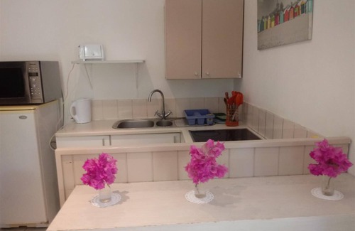 Hout Bay Cottage | Llandudno tranquil water friendly Garden Cottage, light, bright and close to Sea