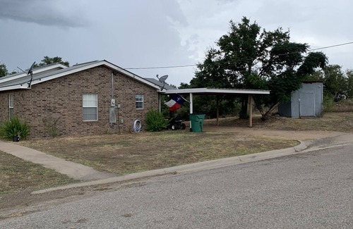 Llano House | Llano House a Fully Equipped, True Home, Carport, Quiet, Close to Enchanted Rock