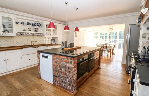 Amlwch House | LLECHOG, family friendly, with open fire in Cemaes Bay