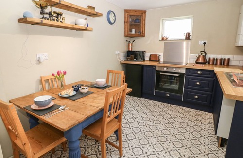 Bont Newydd Cottage | Llety Bach