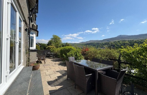 Dolgellau House | Llety Heulog - Three Bedroom House, Sleeps 6