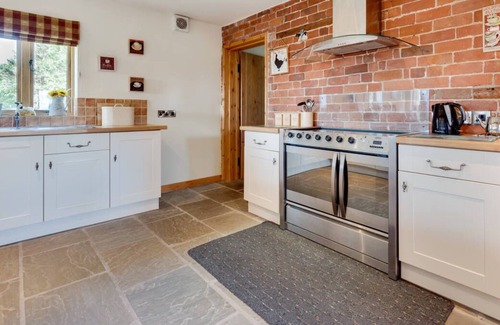 Overton-on-dee House | Llety'r Dderwen in the beautiful Wrexham