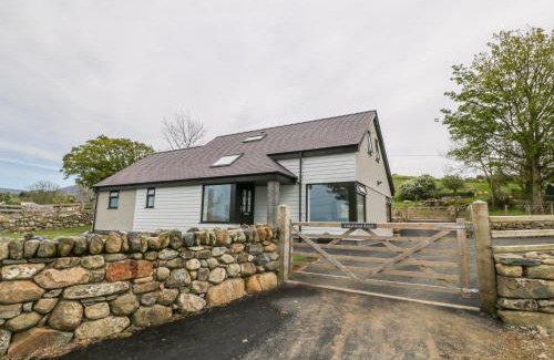 Llanllyfni House | Llwyd Coed Canol
