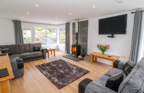 Llanllyfni House | Llwyd Coed Canol