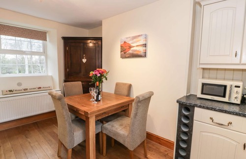 Dolgellau Cottage | LLWYN CELYN, family friendly, character holiday cottage in Brithdir