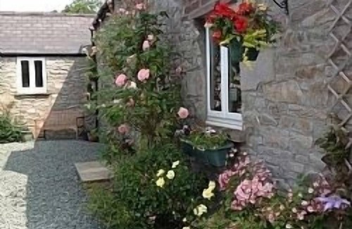 Brecon Cottage | Llwyn Llwyd Cottage Aberyscir Brecon Fantastic Rural Views Large Garden. Wifi.