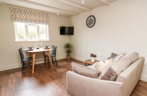 Bow Street House | Llygad Y Dydd