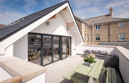 Rhosneigr House | Llys y Celeste : Pet-Friendly 5‑Bed Home with Sea Views in Rhosneigr | Managed by Anglesey Holiday L