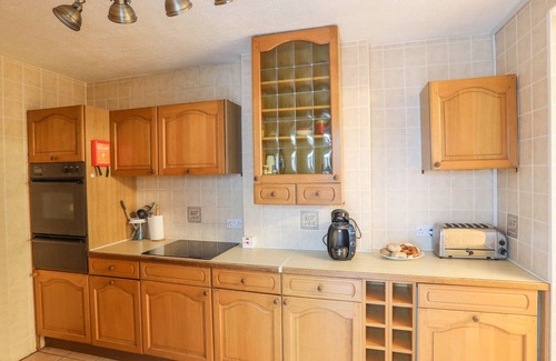 Pentraeth House | LLYS Y GRAIG, pet friendly, country holiday cottage in Pentraeth