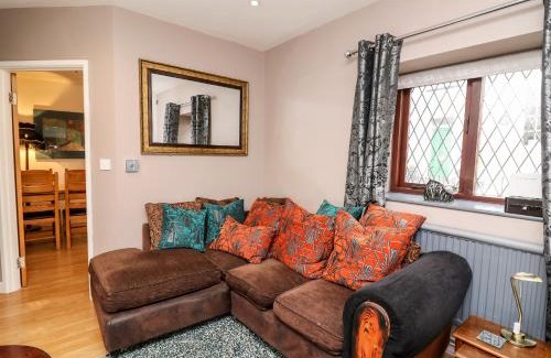 Carmarthen House | Llys-Yr-Onnen