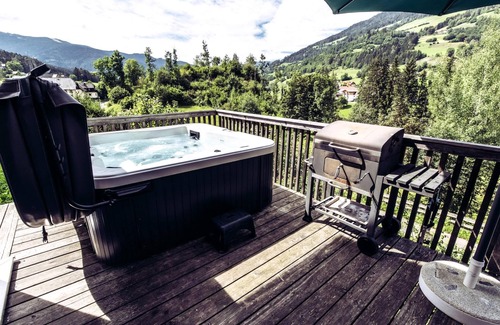 Sankt Georgen am Kreischberg Ski Chalet | Lovely holiday home with whirlpool and sauna