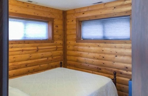 Sunrise Beach Condo | Loan Oak Point 04 - A Vintage Lake Vacation!