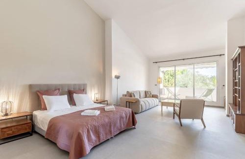 Gordes Villa | LOasis de Gordes Provence Pool Villa Retreat